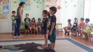 Les enfants lors des répétitions des chansons arméniennes pour le spectacle de fin d’année